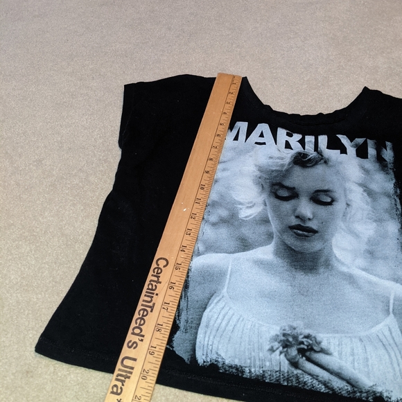 Marilyn Monroe black top - Picture 4 of 10